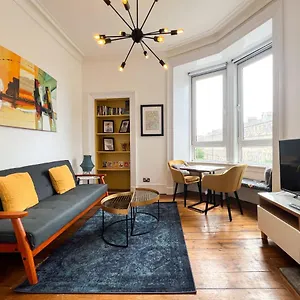 Bohemian 1br Flat In Abbeyhill Edinburgh
